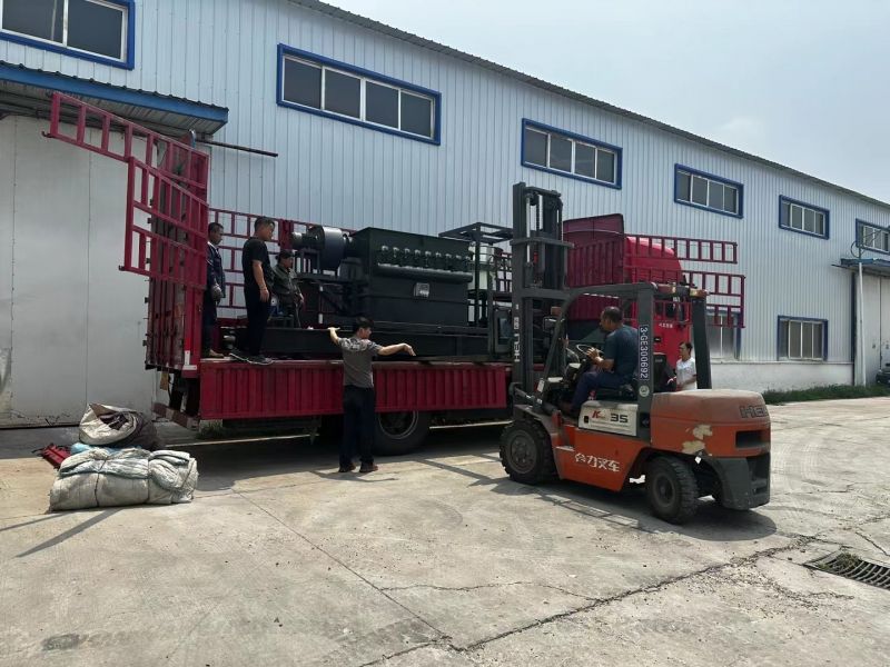 磨粉機，脈沖除塵和變頻輸送機發(fā)貨浙江